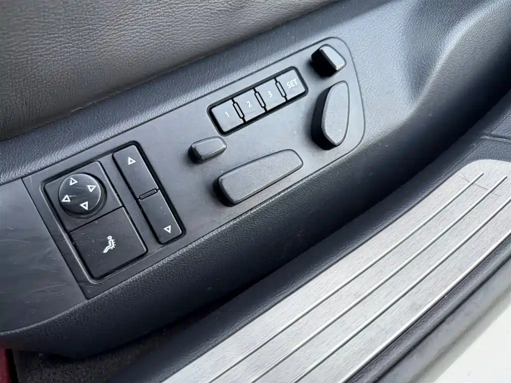Volkswagen Phaeton 2009 Model 3.6L V6 4-seat Extended Executive фото 11
