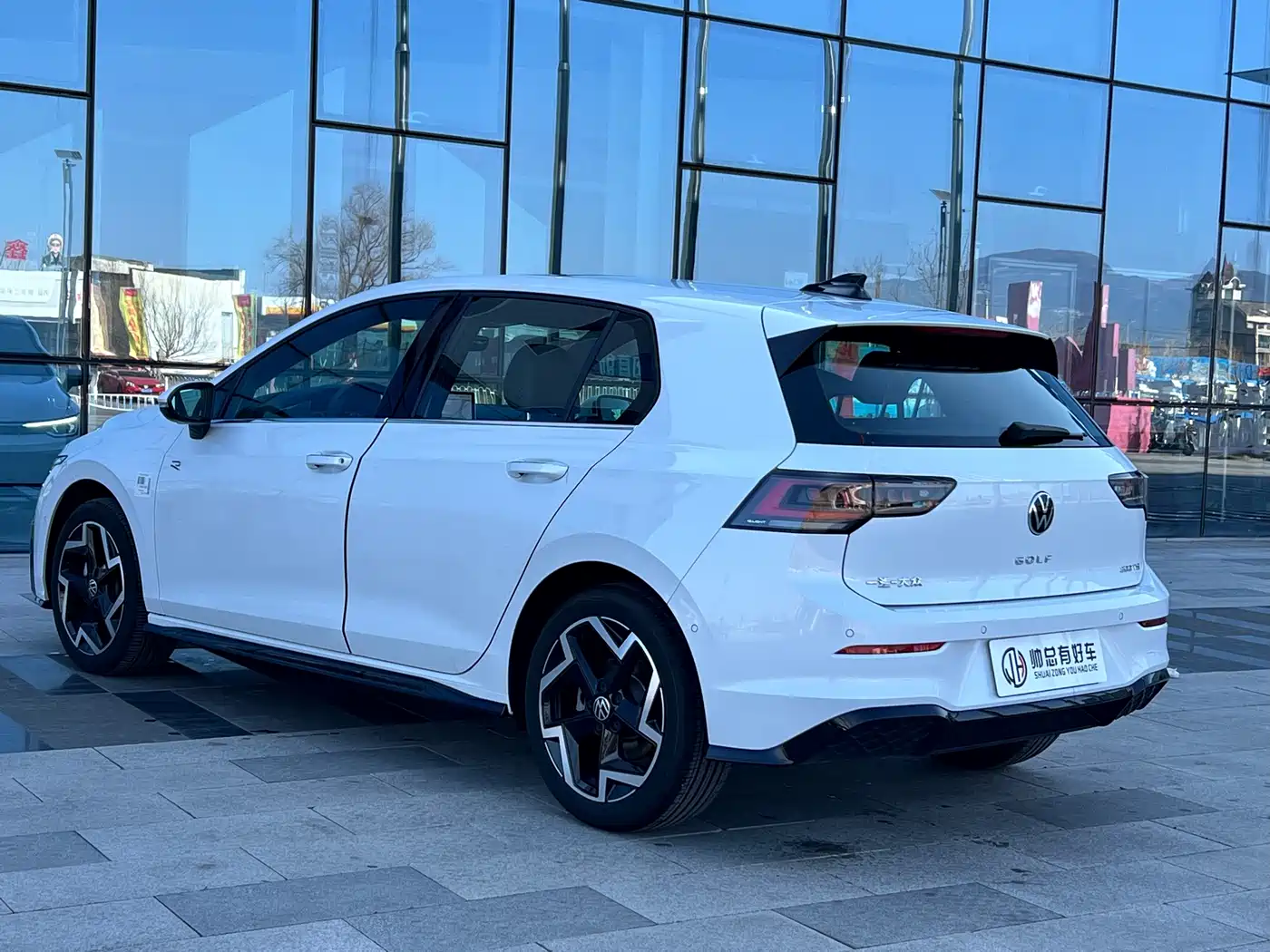 Volkswagen Golf 2025 Facelift 300TSI R-Line фото 5