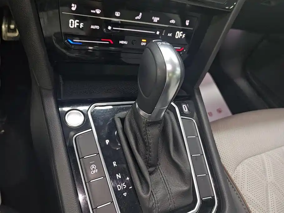Volkswagen Magotan 2023 Model 2 Million Commemorative Edition 330TSI DSG Luxury фото 16
