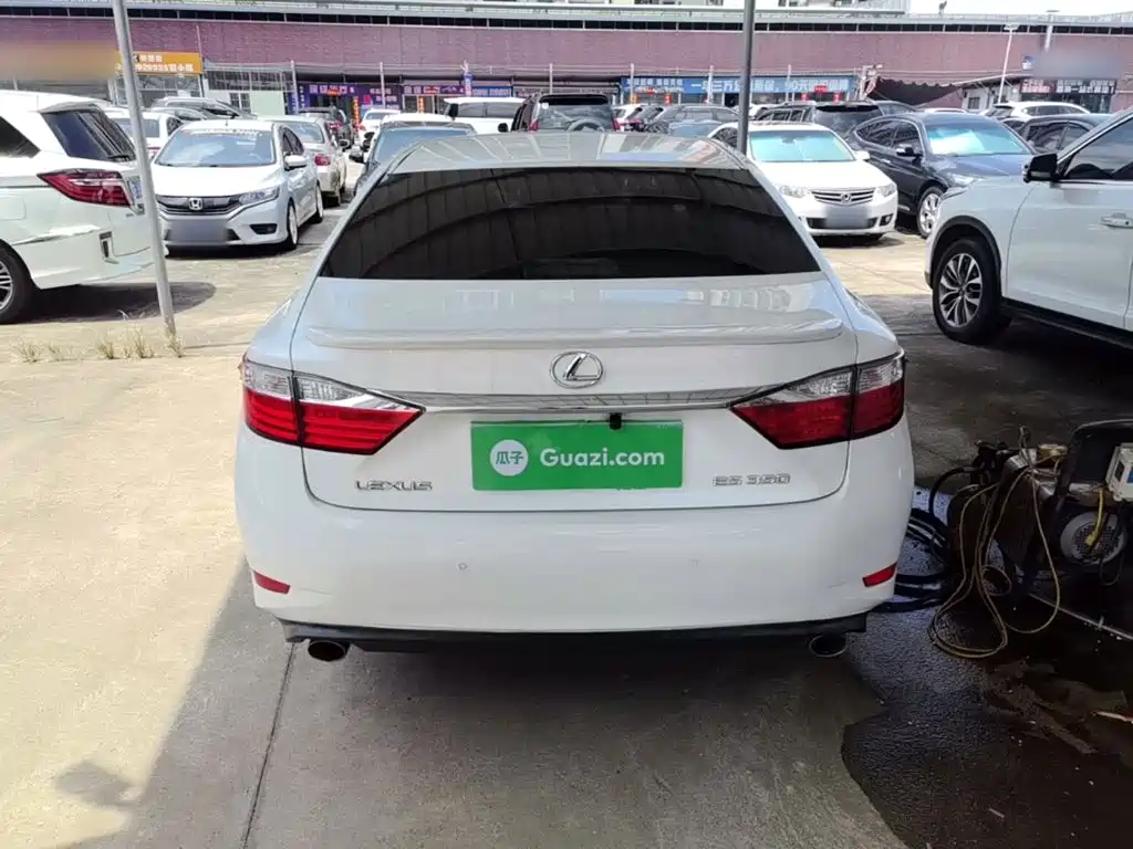 Фото 6 - Lexus ES