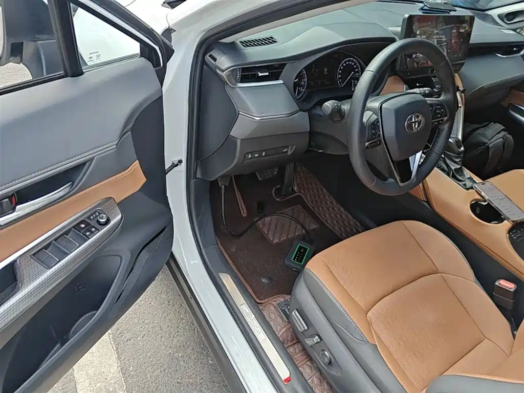 Toyota Venza 2022 2.0L CVT 2WD Premium фото 16