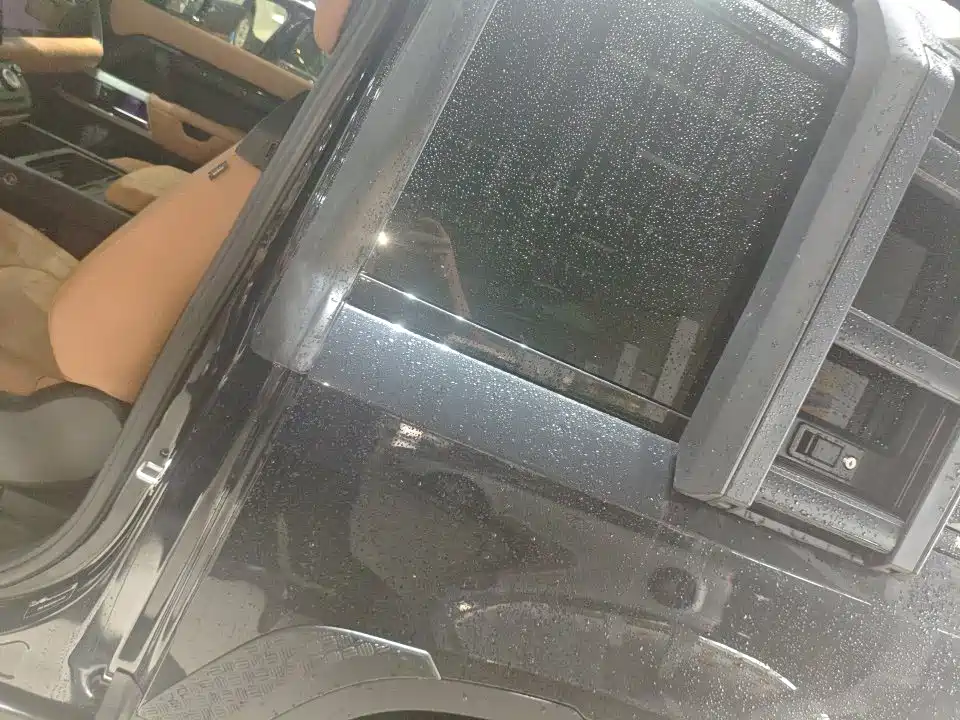 Photo 8 - Land Rover Defender