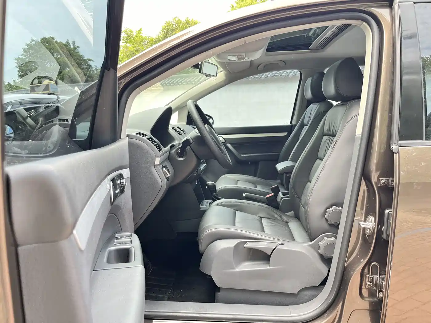 Volkswagen Touran 2013 1.4T DSG Comfort 5-seater фото 9