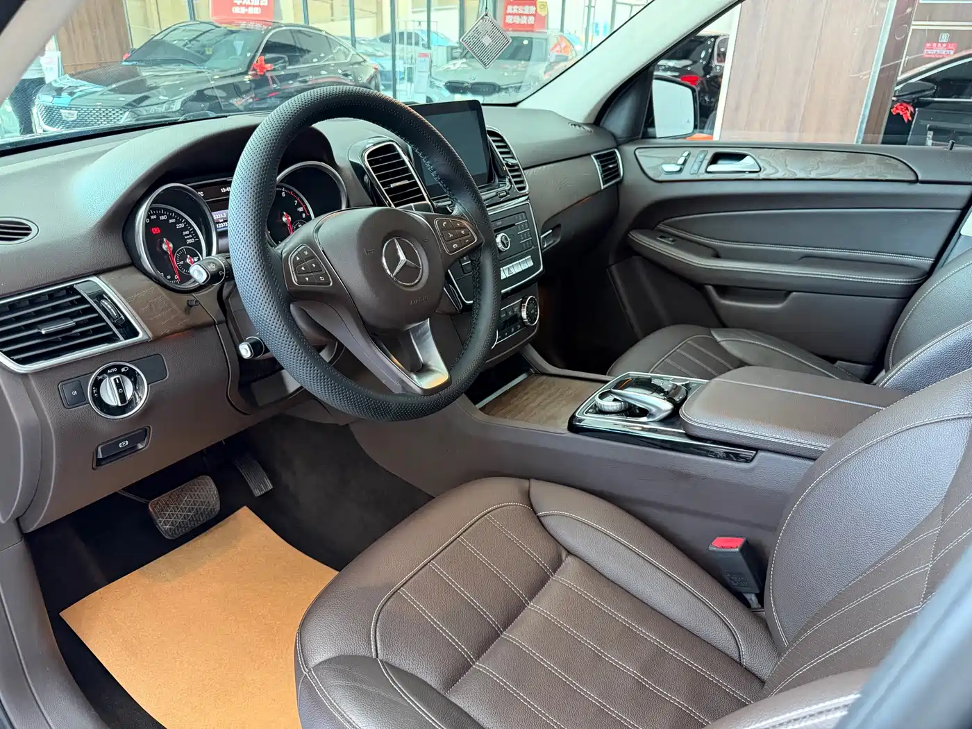 Mercedes-Benz GLE 2016 GLE 320 4MATIC Luxury фото 10
