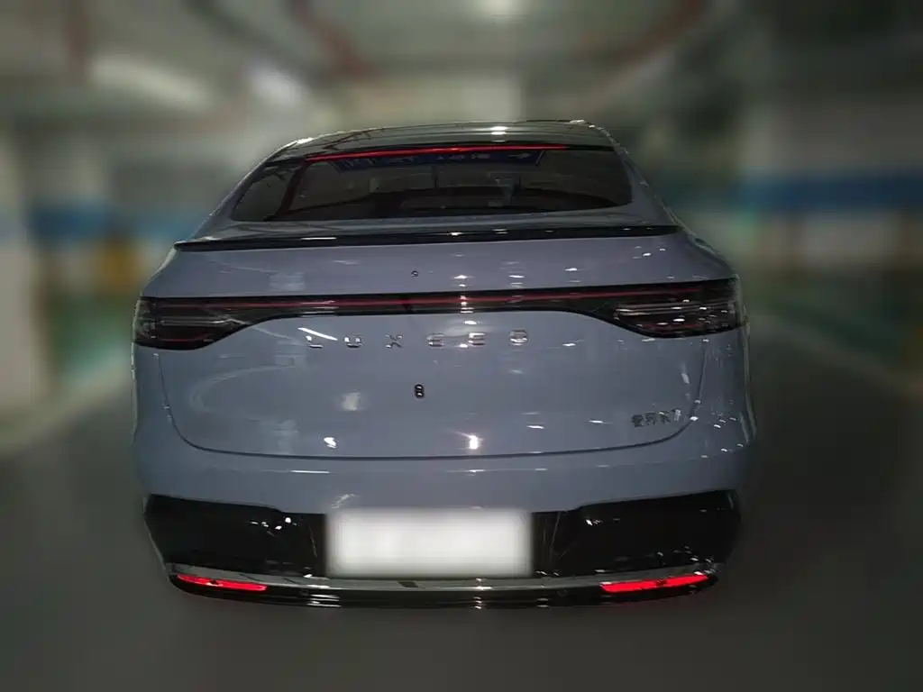 Photo 8 - Zhijie Luxeed R7