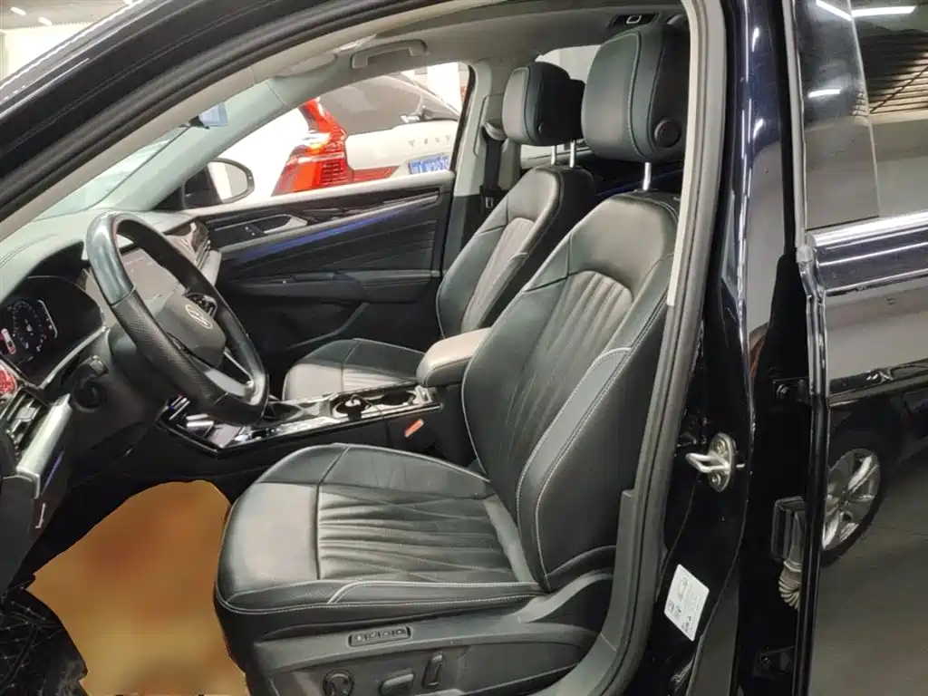 Volkswagen Passat 2022 330TSI Luxury Edition фото 15