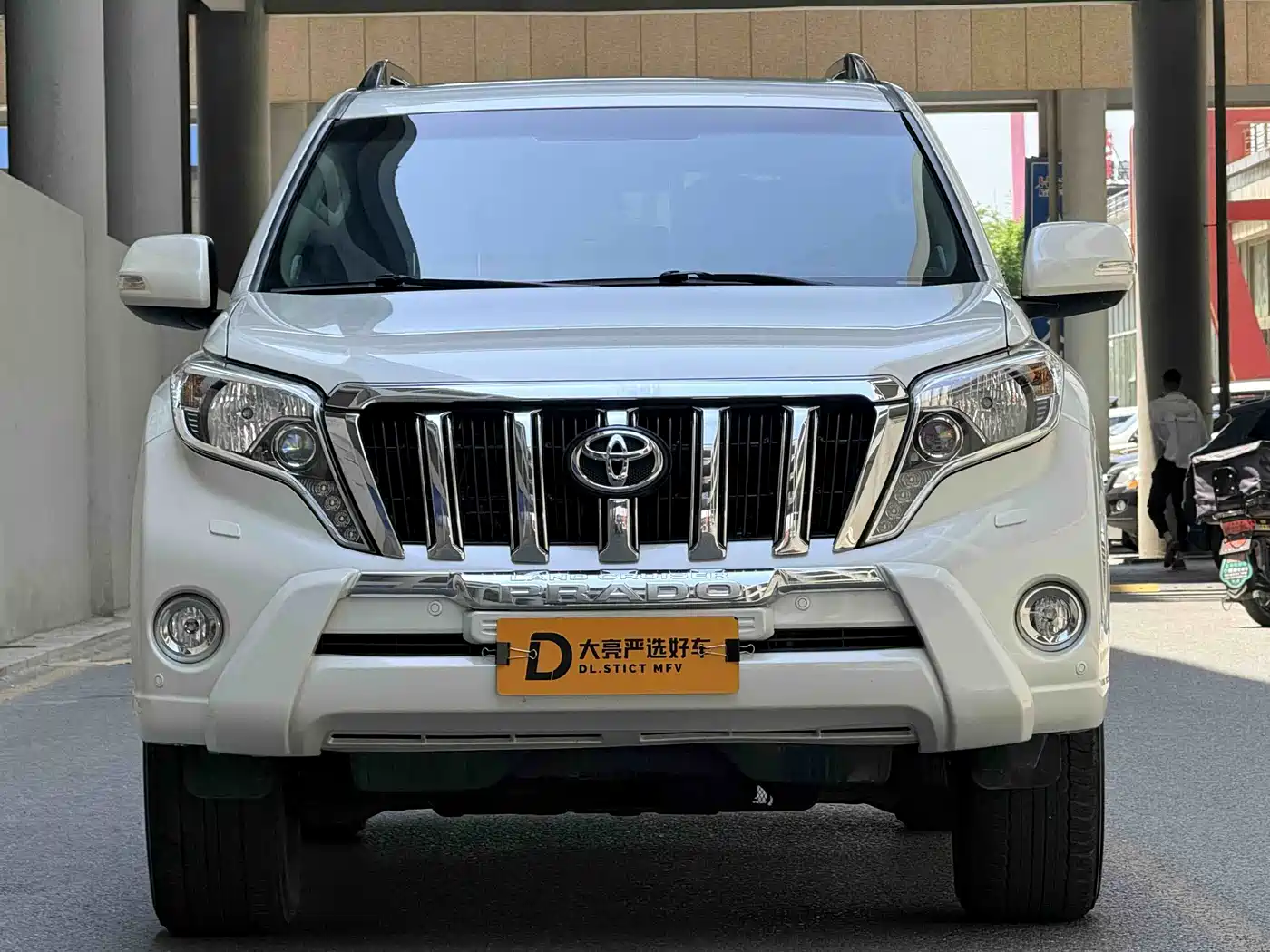 Toyota Prado 2016 3.5L Auto VX фото 2