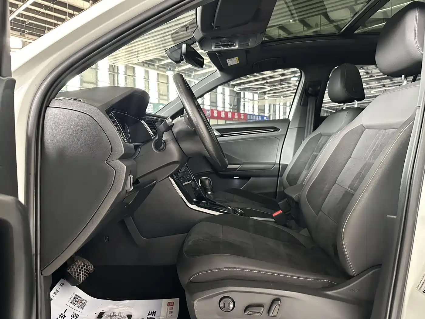 Volkswagen T-ROC 2021 Facelift 280TSI DSG 4WD Luxury Smart Connect Edition фото 8