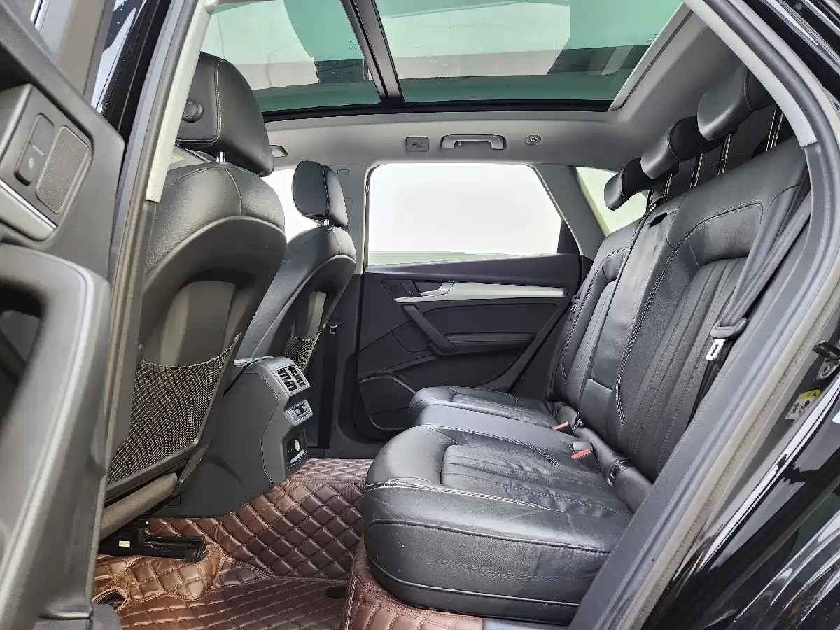 Audi Q5L 2020 Facelift 40 TFSI Honor Fashion фото 24