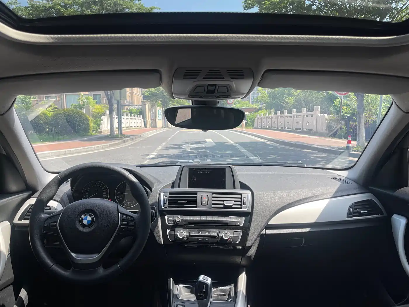 BMW 1 Series (Import) 2015 118i Leading фото 8