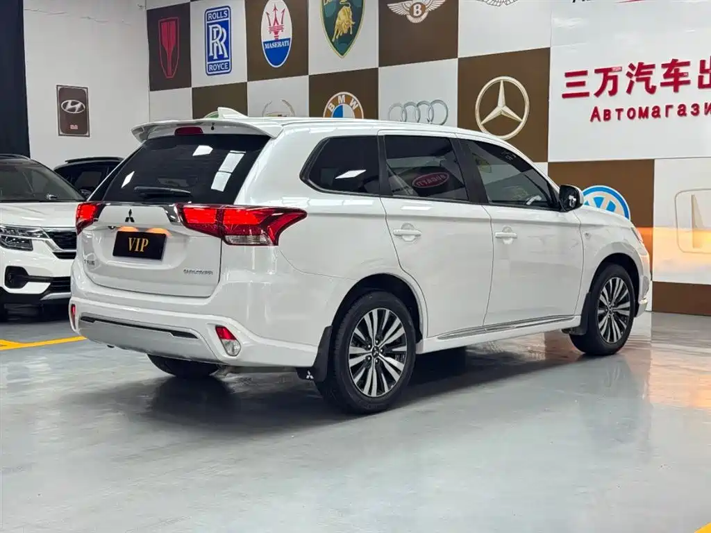 MITSUBISHI OUTLANDER