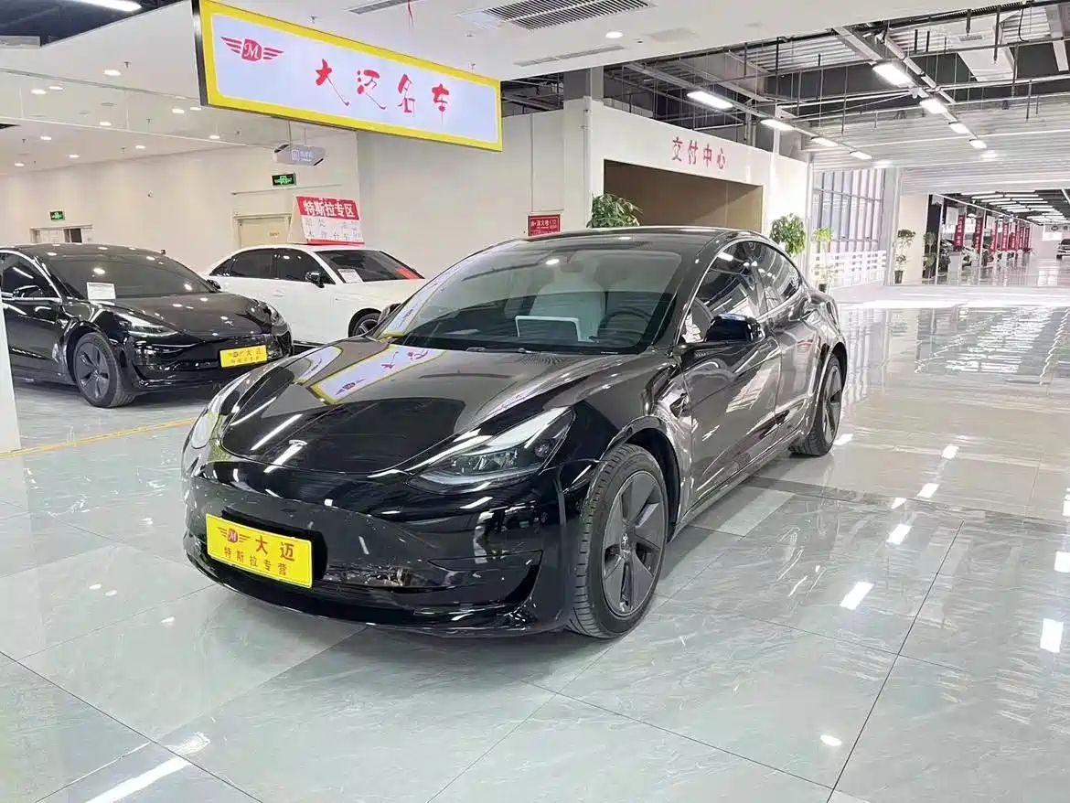 TESLA MODEL 3