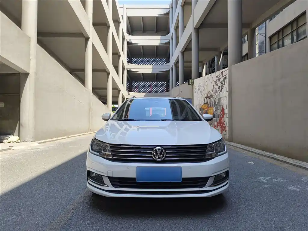 Volkswagen Lavida Tour 2017 1.6L Automatic Comfort Edition фото 24
