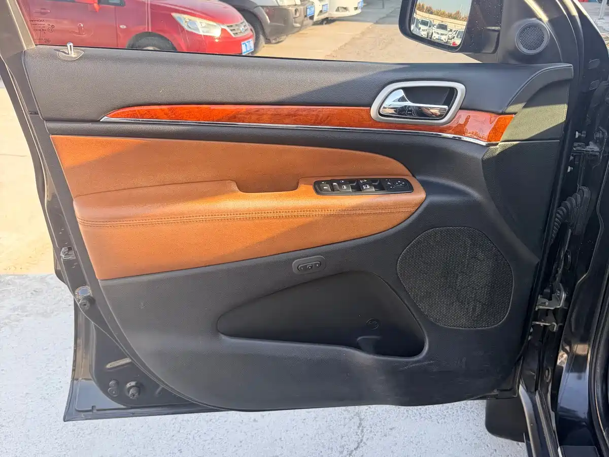 Jeep Grand Cherokee (Import) 2012 2012 3.6L Flagship Navigation Edition