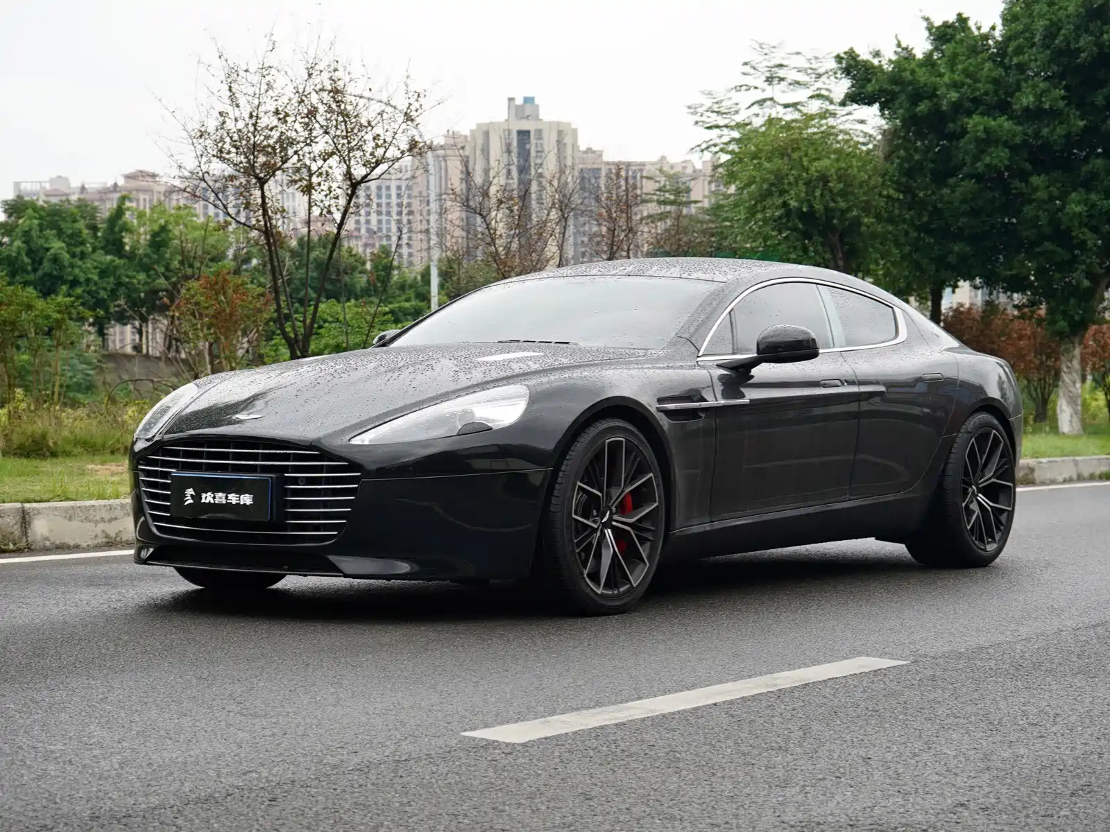 Фото 1 - Aston Martin Rapide