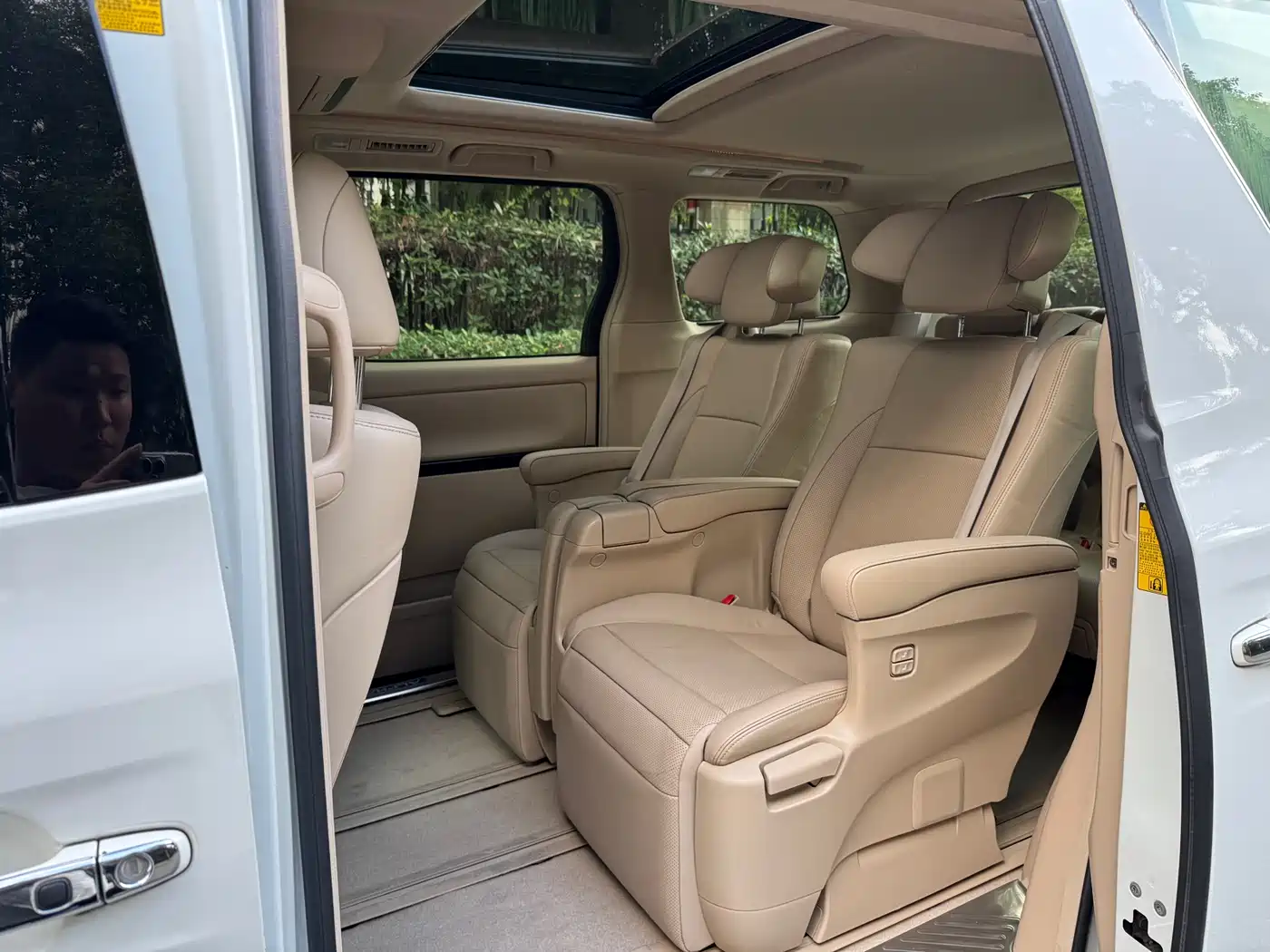 Toyota Alphard фото 15