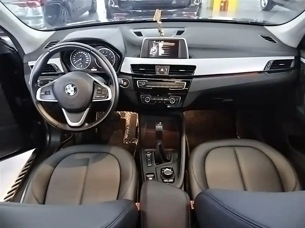 BMW X1 2016 sDrive18Li Premium Model фото 10