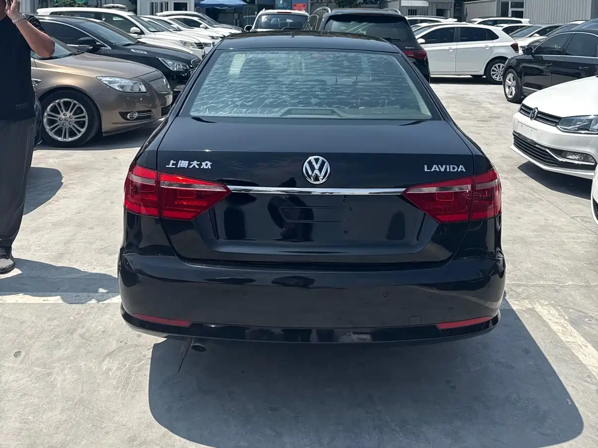 Volkswagen Lavida 2013 Facelift Classic 1.6L Automatic Comfort фото 4