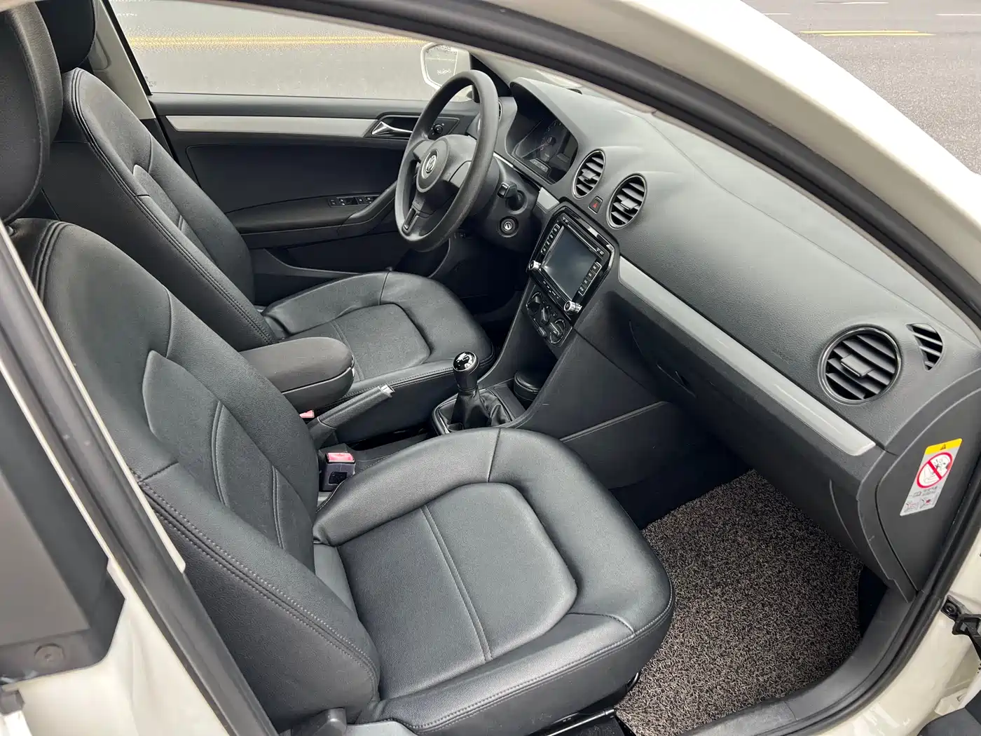 Volkswagen Jetta 2013 1.4L Manual Comfort фото 13