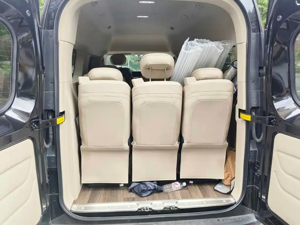 Maxus Xintu V70 2024 2023 Model 2.0T Luxury Edition Automatic Long Wheelbase Medium Roof 9-Seater