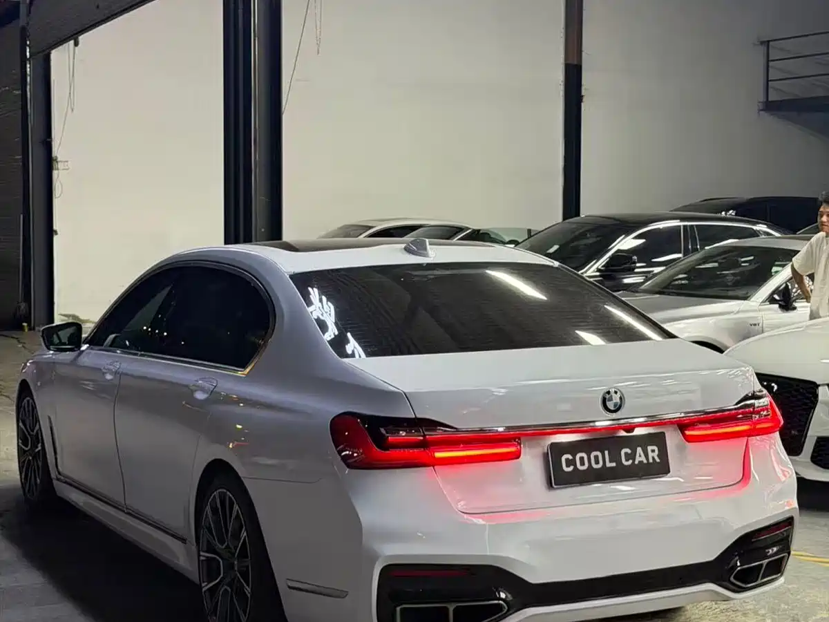 BMW 7 Series 2016 740Li Leading Edition фото 4