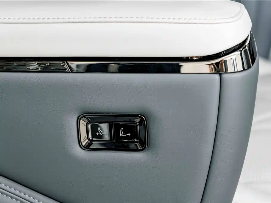 ZEEKR 009 2025 2024 6-seat Executive AWD 108kWh