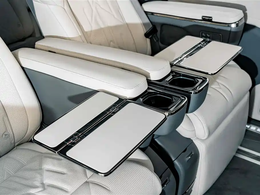 ZEEKR 009 2025 2024 6-seat Executive AWD 108kWh