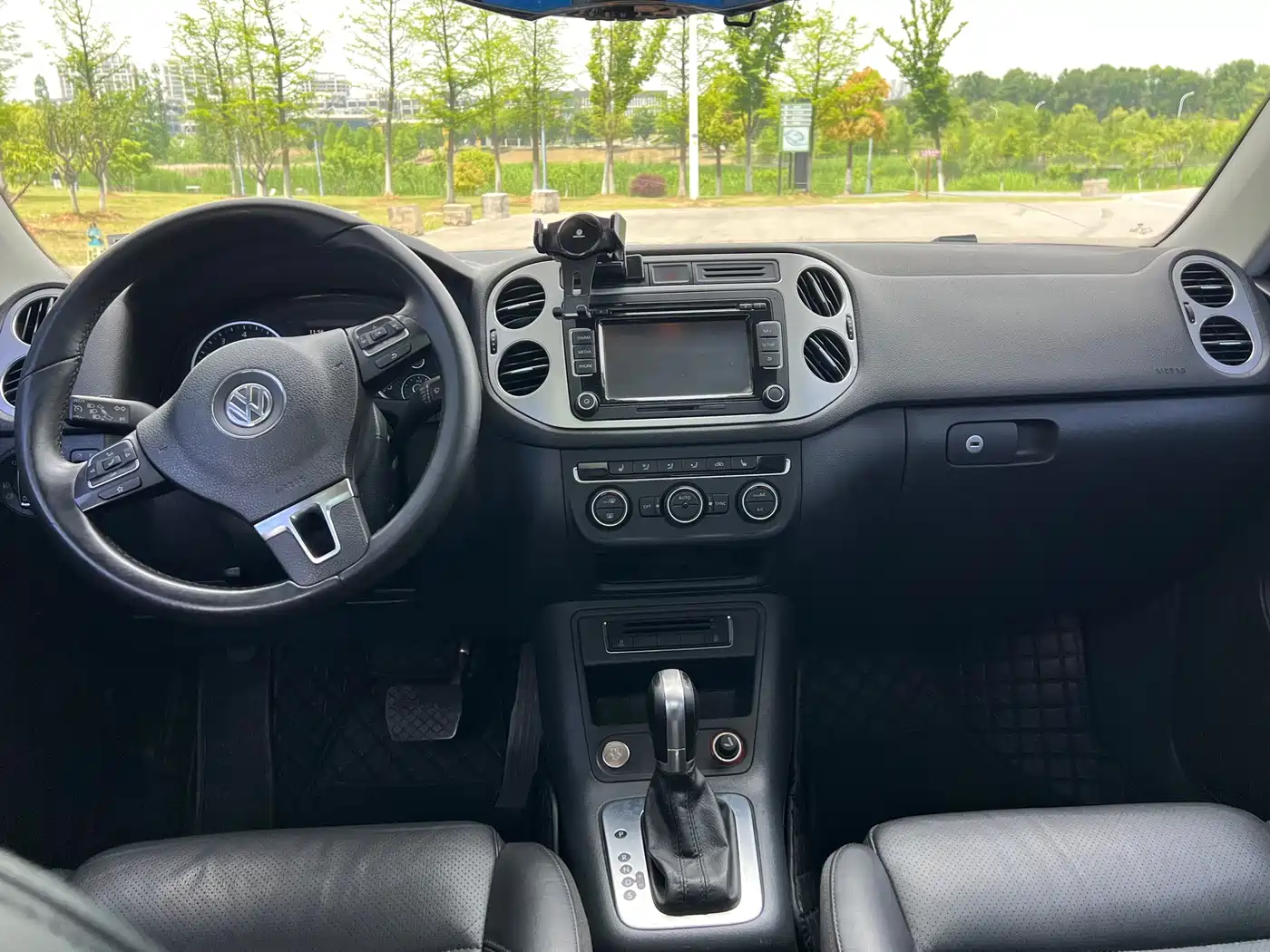 Volkswagen Tiguan 2015 1.8TSI Automatic 2WD Highline фото 9