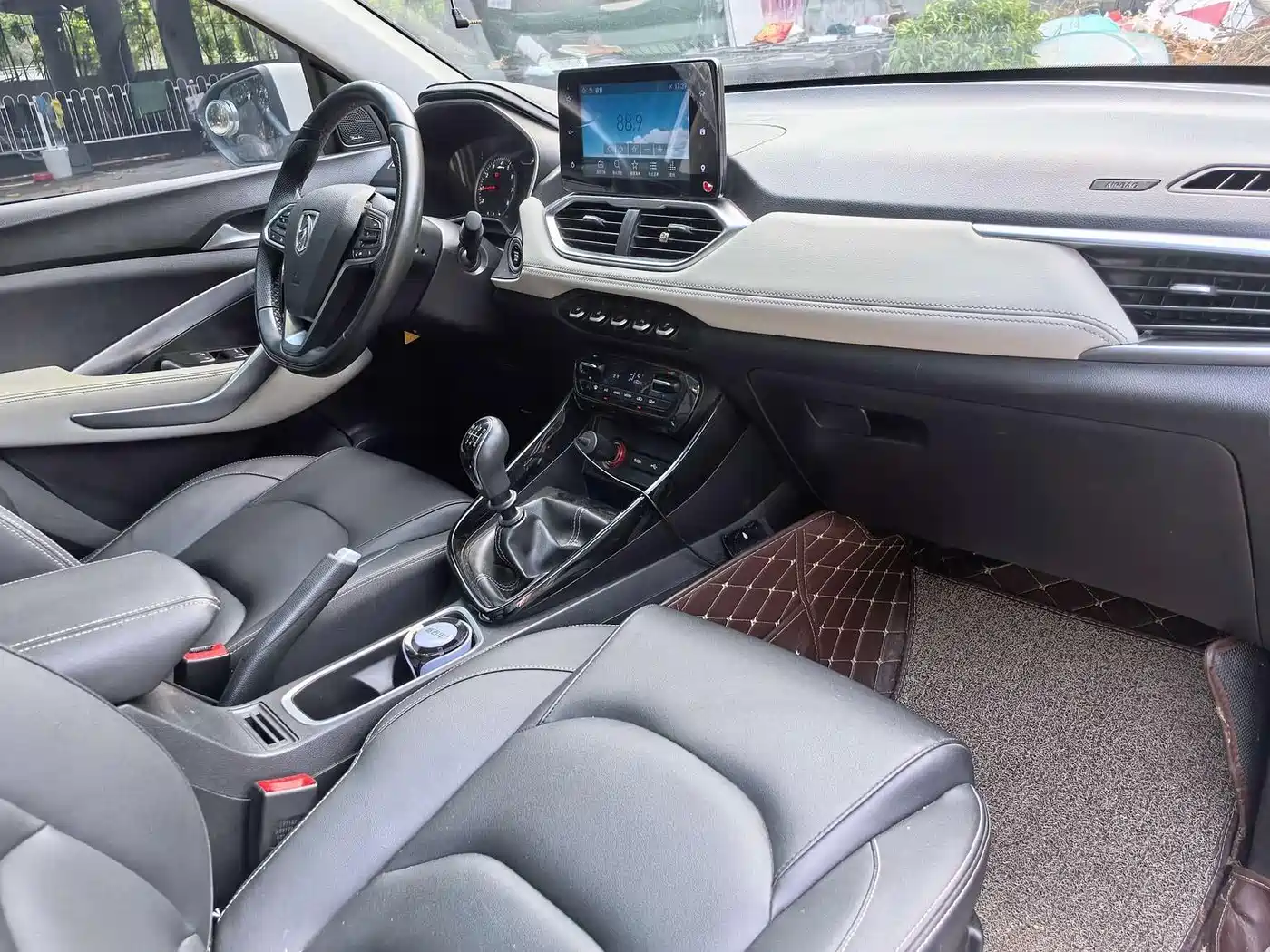 Baojun 530 2018 2018 1.5T Manual Premium Model China V