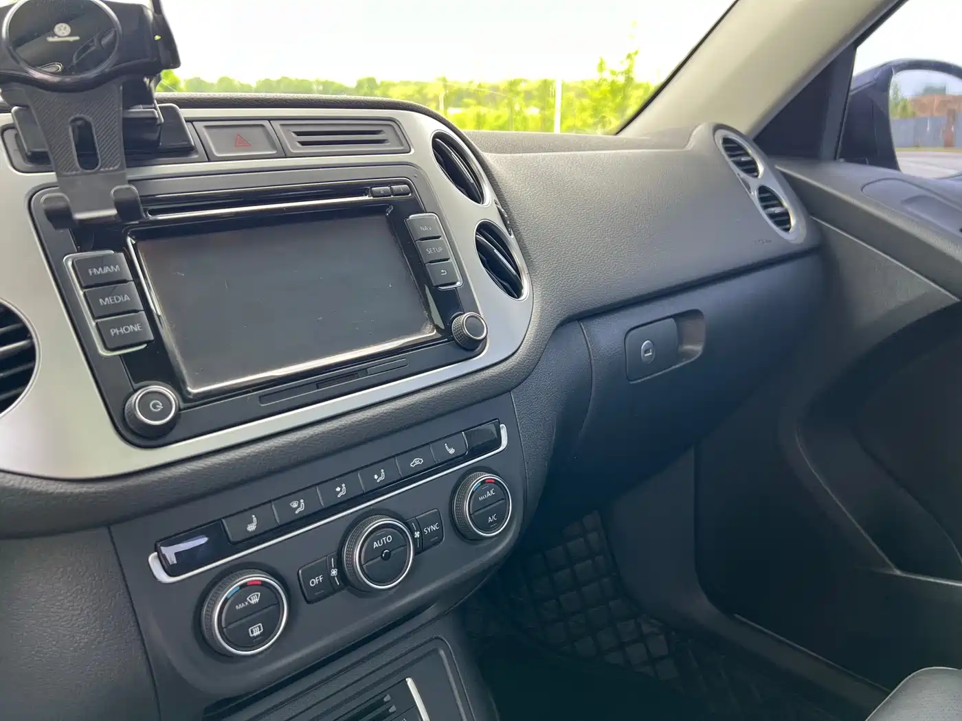 Volkswagen Tiguan 2015 1.8TSI Automatic 2WD Highline фото 12