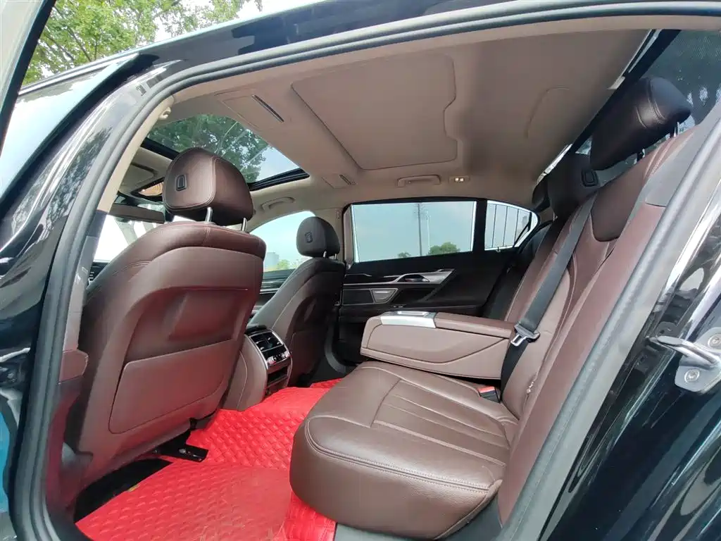 BMW 7 Series 2016 730Li Leading фото 12