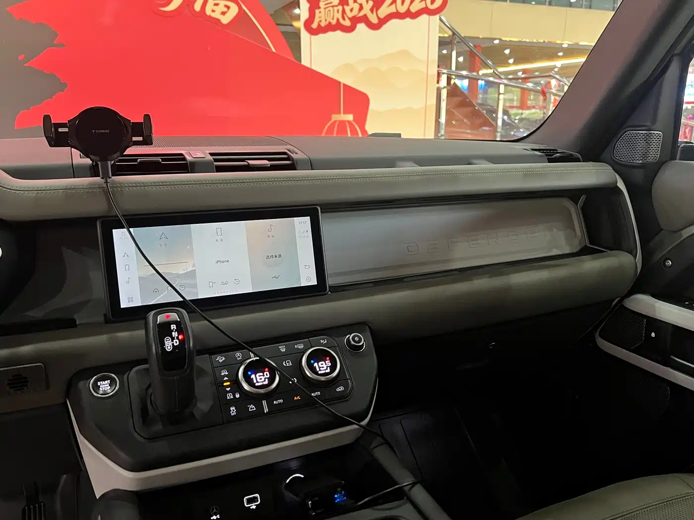 Land Rover Defender 2020 Model 110 P400 HSE фото 13