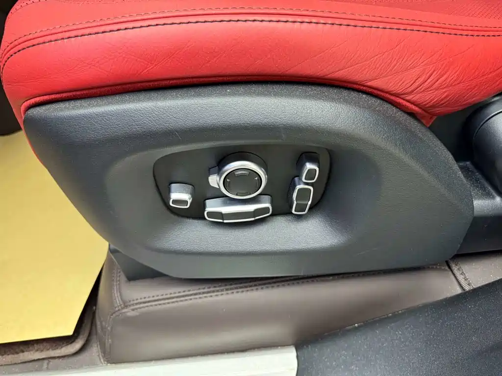 Photo 25 - Land Rover Range Rover