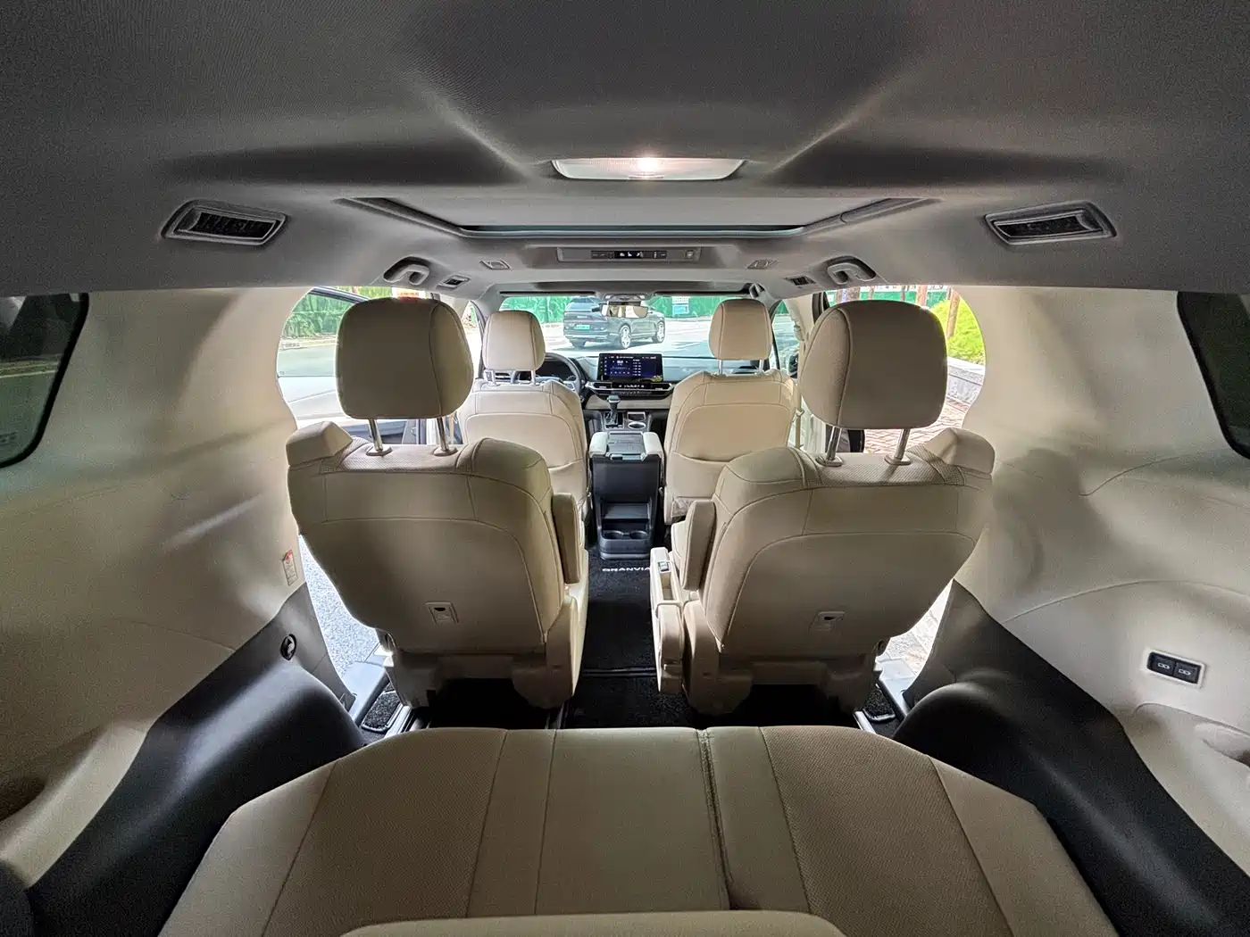 Toyota Granvia 2023 2.5L Hybrid Prestige PLUS Edition фото 25