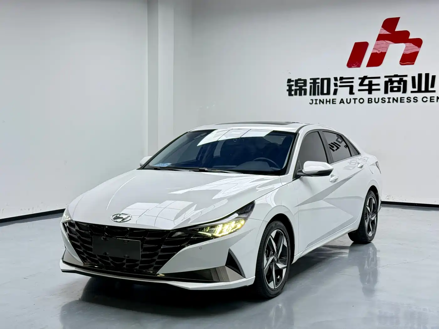 Hyundai Elantra 2022 1.5L CVT LUX Premium Edition