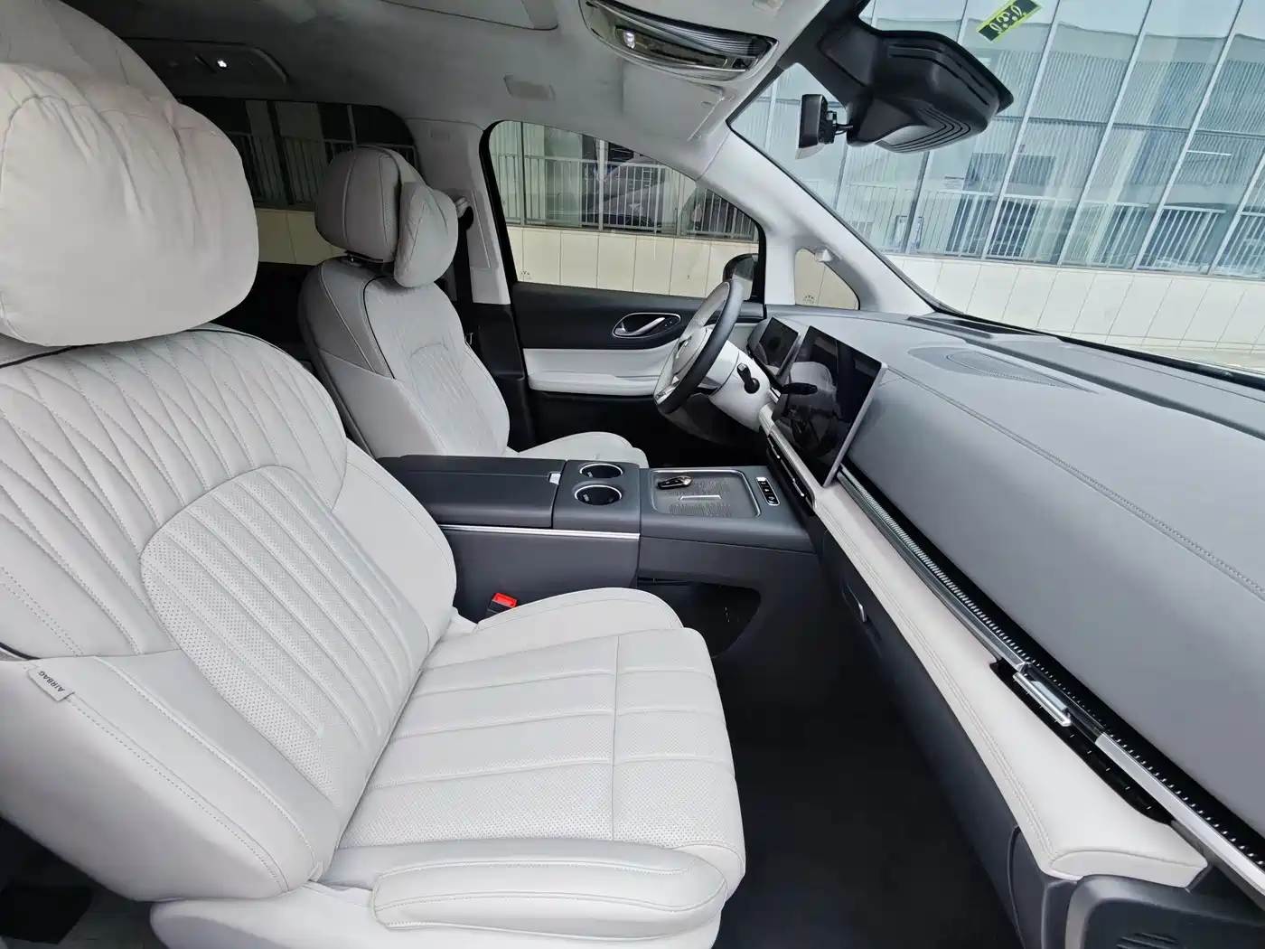 Voyah Auto Voyah Dreamer 2025 PHEV AWD Flagship Qian Kun Edition фото 19