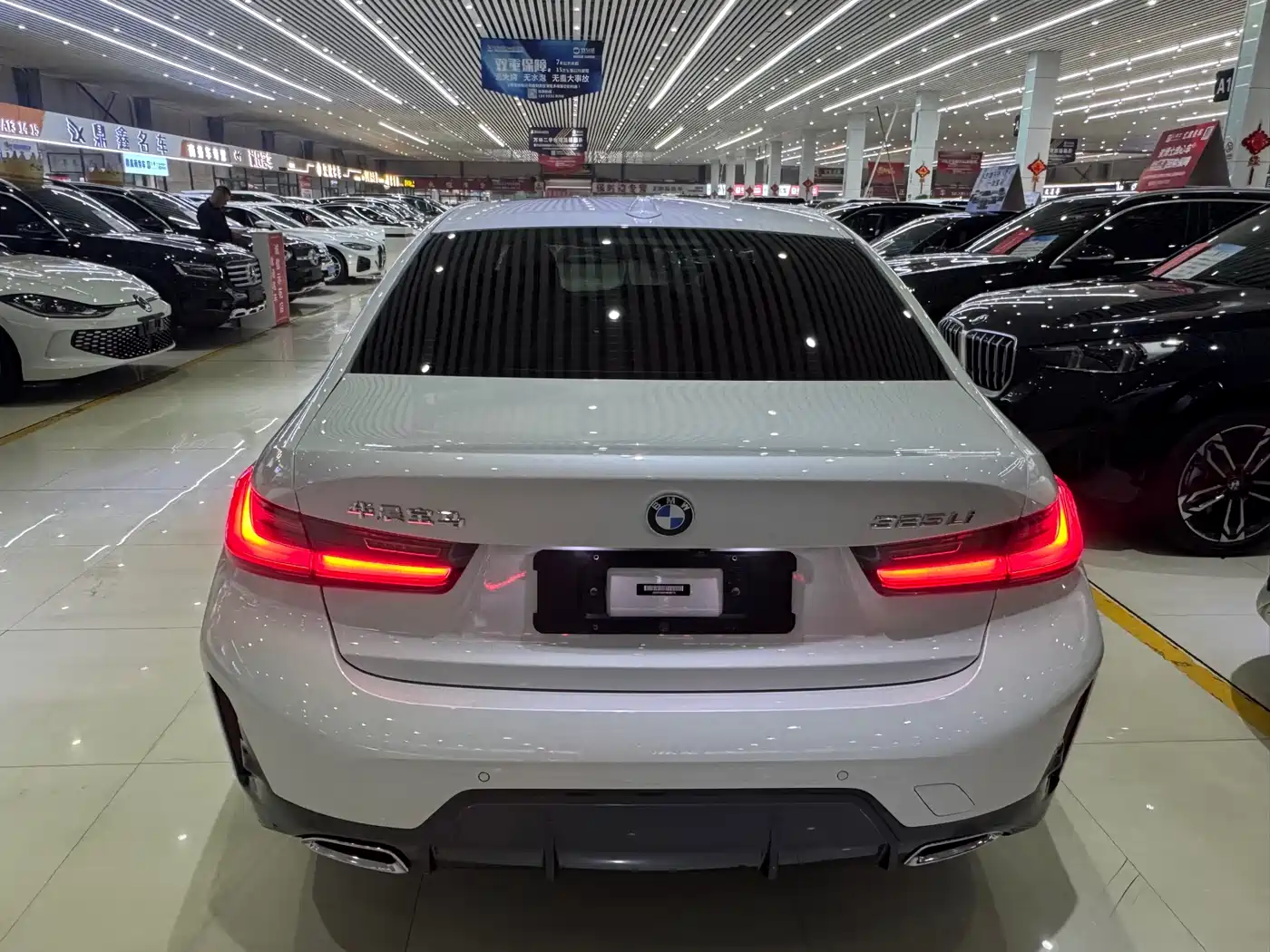 BMW 3 Series 2023 325Li M Sport Package фото 9