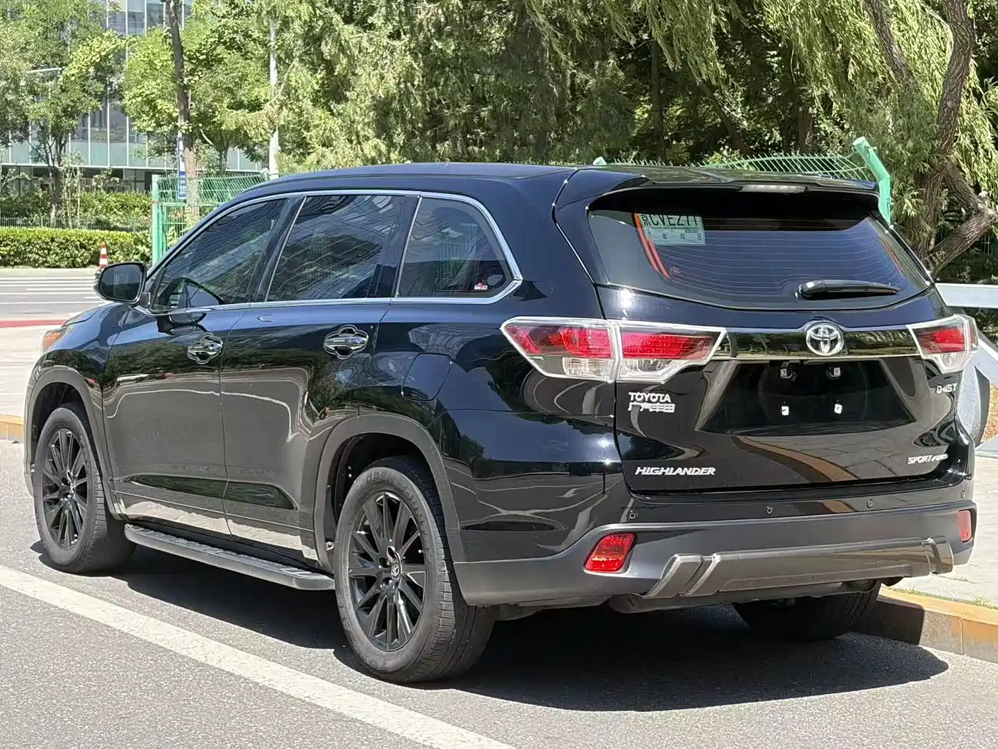 Toyota Highlander 2017 2.0T 4WD Gloss Black Limited Edition фото 16