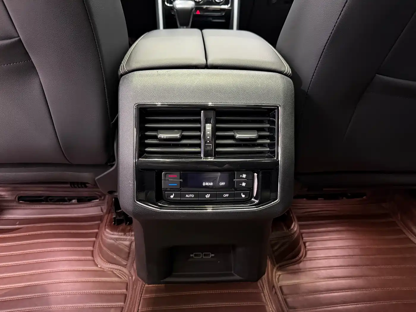 Volkswagen Teramont 2020 380TSI 4WD Luxury Edition China VI фото 13