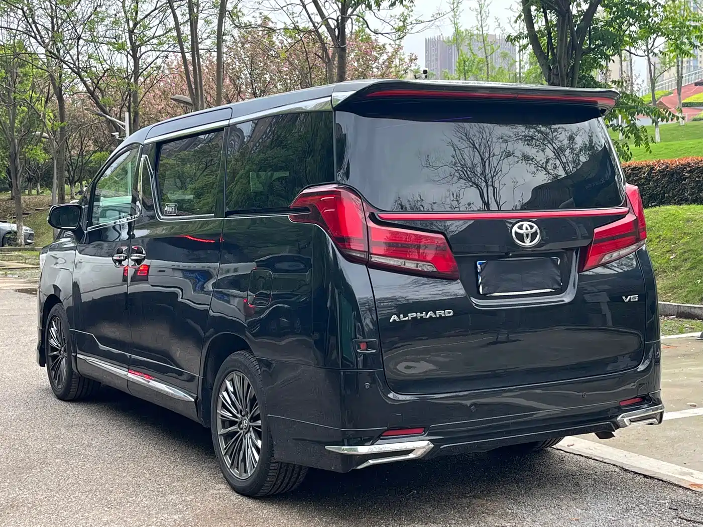 Toyota Alphard 2011 3.5L Luxury Edition фото 5
