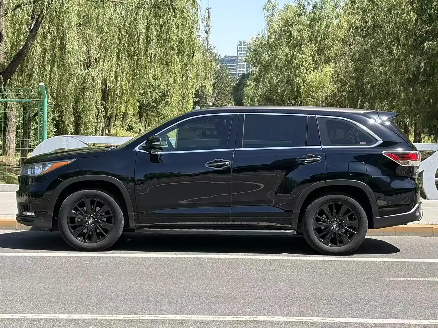 Toyota Highlander 2017 2.0T 4WD Gloss Black Limited Edition фото 15