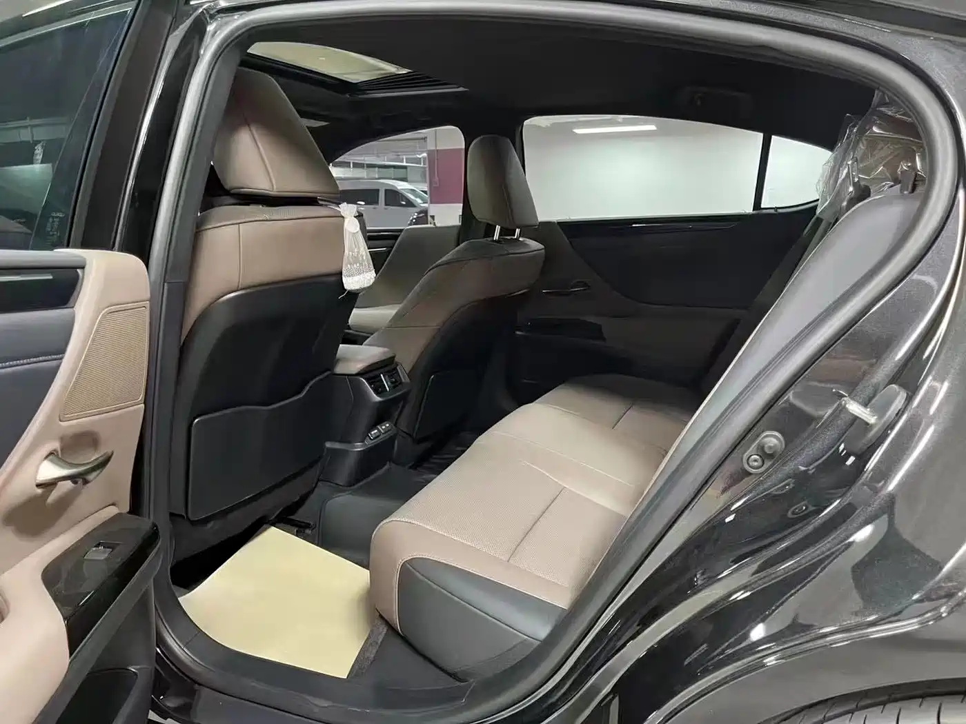 Lexus ES 2023 200 Excellence Edition фото 5