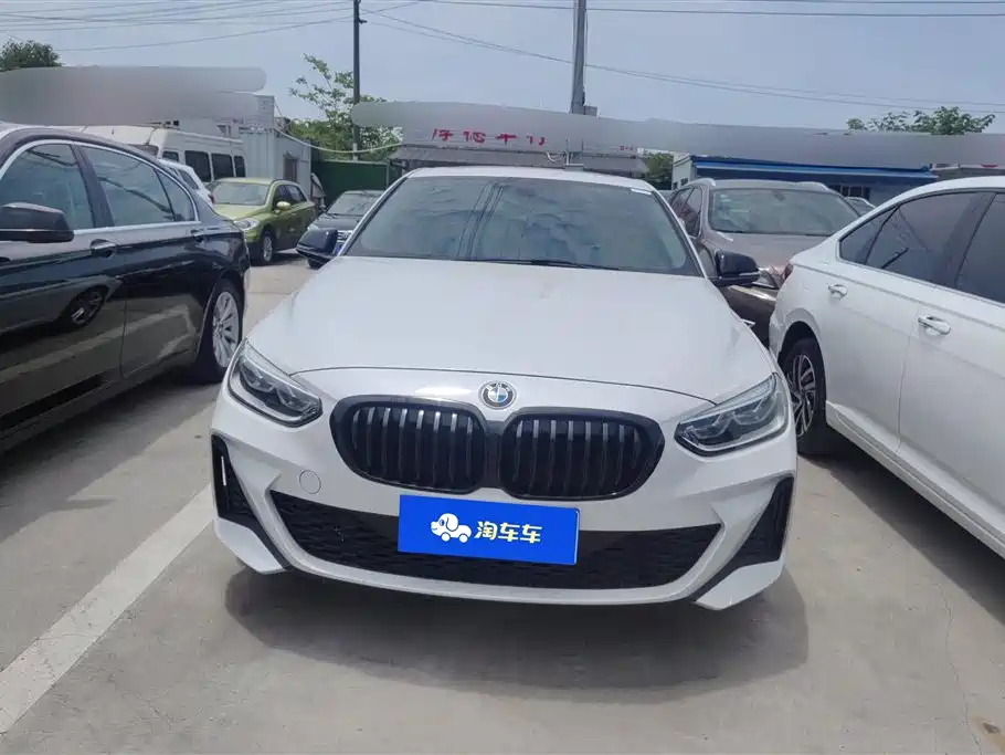 BMW 1 Series 2021 120i M Sport Shadow Edition фото 2