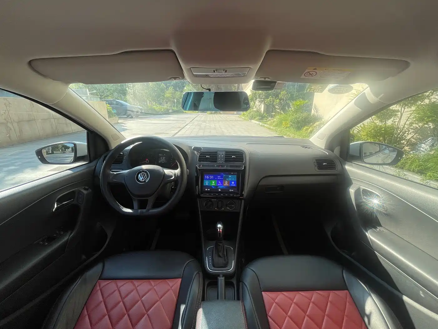 Volkswagen Polo 2018 1.5L Auto Safe Drive фото 6