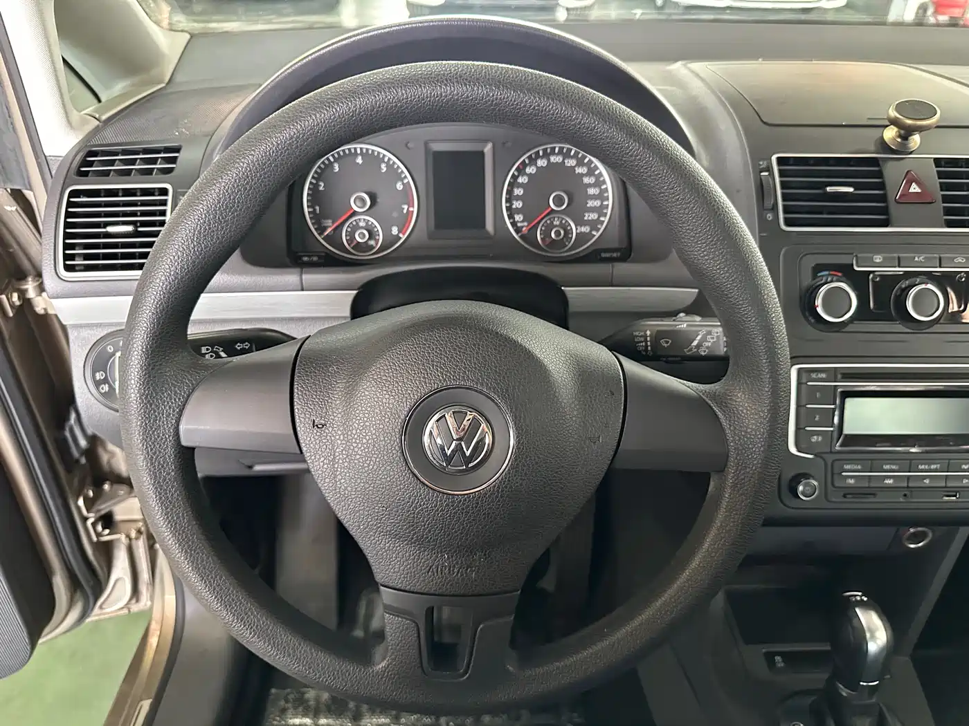 Volkswagen Touran 2015 1.4T DSG Comfort Edition 5-seater фото 8