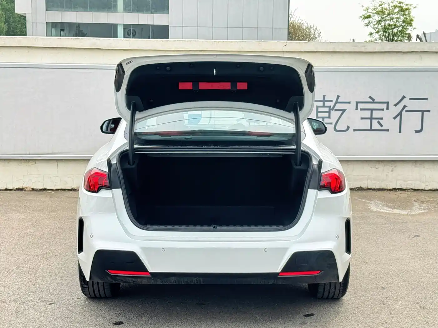 BMW 2 Series 2025 225L M Sport Package фото 7