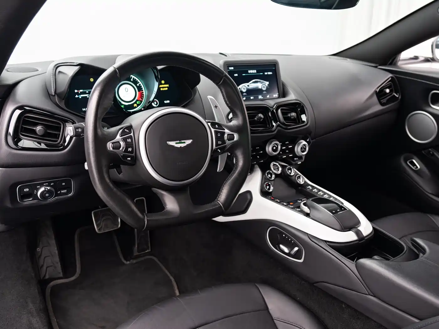 ASTON MARTIN V8 VANTAGE