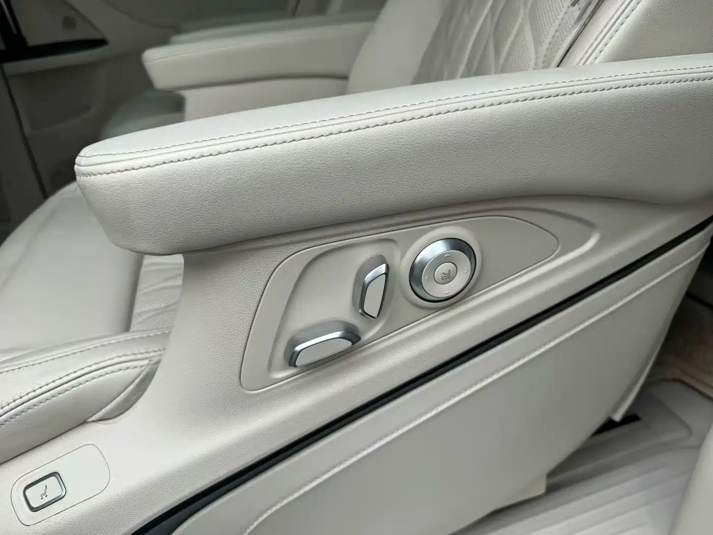 Buick GL8 2020 Avenir Six-Seat Elegance Edition фото 9