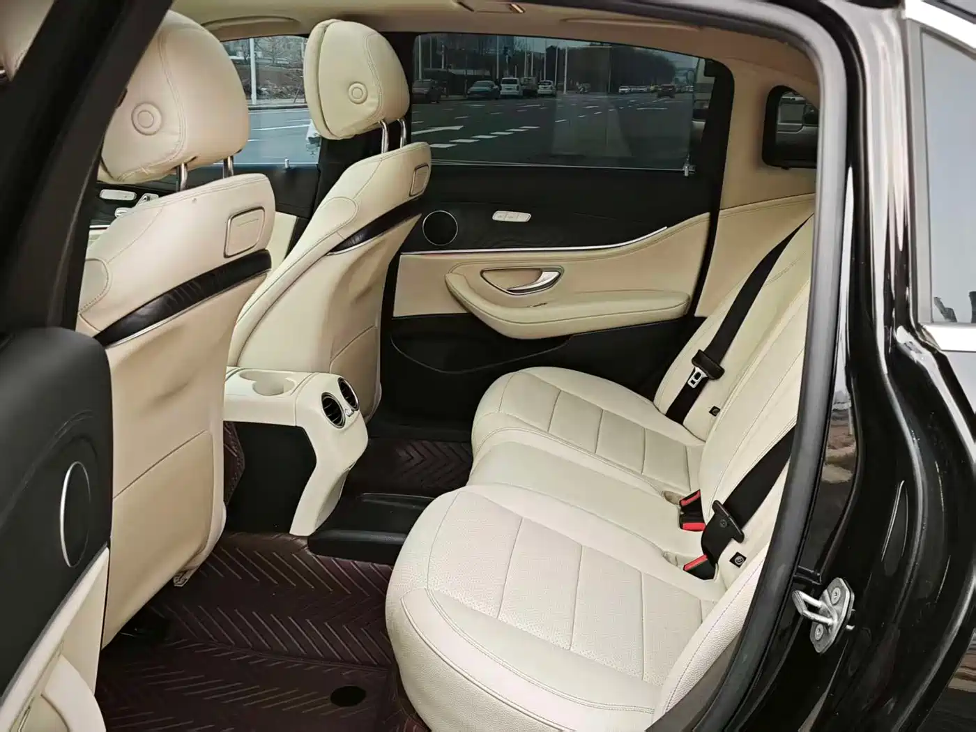 Mercedes-Benz E-Class 2016 E 300 L Sport Luxury фото 8