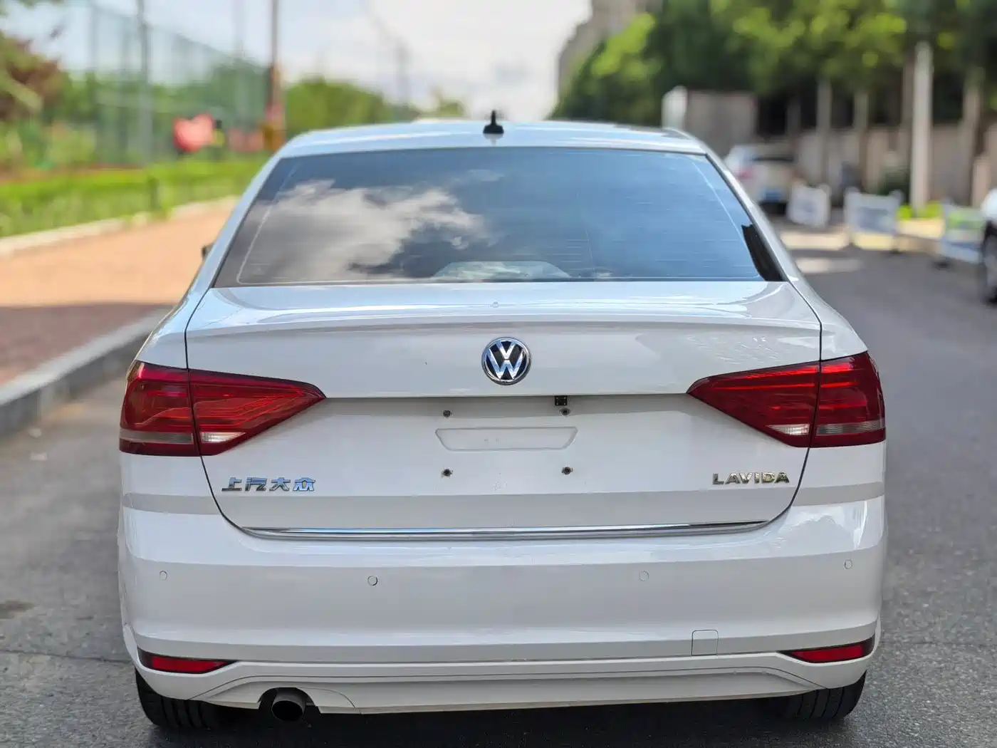 Volkswagen Lavida 2017 1.6L Automatic Comfort Edition фото 10